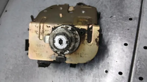 Fecho porta-malas Ford Focus MK1 OEM 43102-FE (98-04 Sedã) image 2