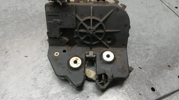 Fecho porta-malas Ford Focus MK1 OEM 43102-FE (98-04 Sedã) image 3