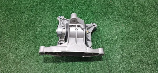 Porsche Motorfäste OEM 9A137514601 - Begagnad image 2