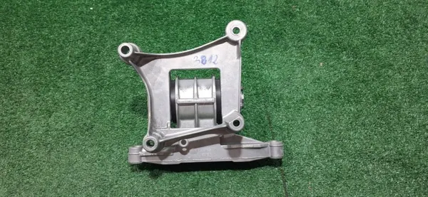Porsche Motorfäste OEM 9A137514601 - Begagnad image 3