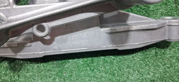 Porsche Motorfäste OEM 9A137514601 - Begagnad image 5