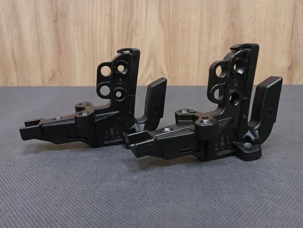 Mercedes dakslot scharnierenset OEM A2097500355 image 2