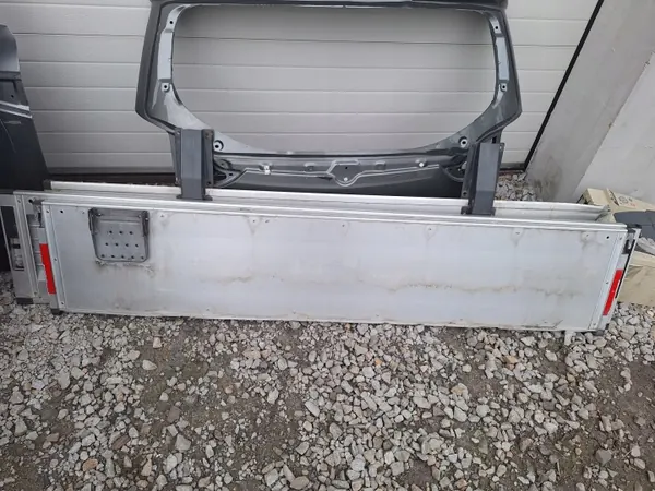 VW Crafter Taka Sivupaneeli OEM BURTA TYLNA image 2