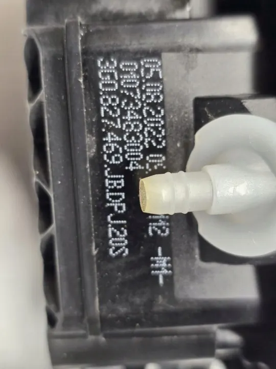 VW Passat B8 Heckklappengriff OEM 3G0827469JB image 4