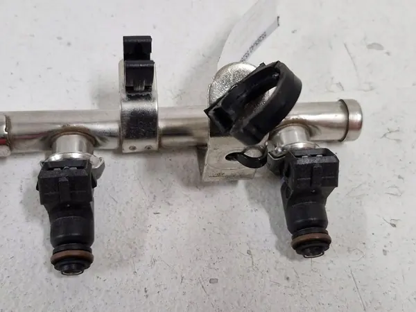 FIAT 500X 1.6 B E-TORQ Brandstofrail Injectoren 55265442 image 2