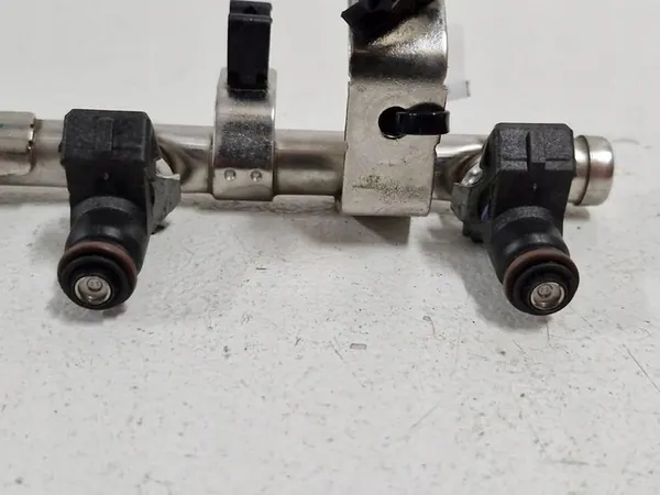 FIAT 500X 1.6 B E-TORQ Brandstofrail Injectoren 55265442 image 4