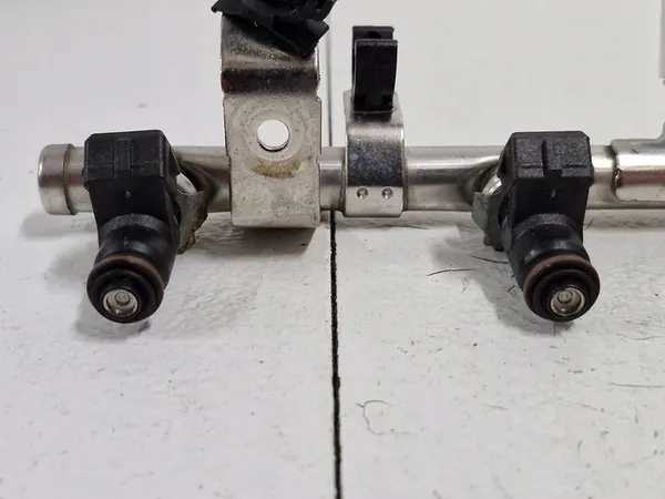 FIAT 500X 1.6 B E-TORQ Brandstofrail Injectoren 55265442 image 5