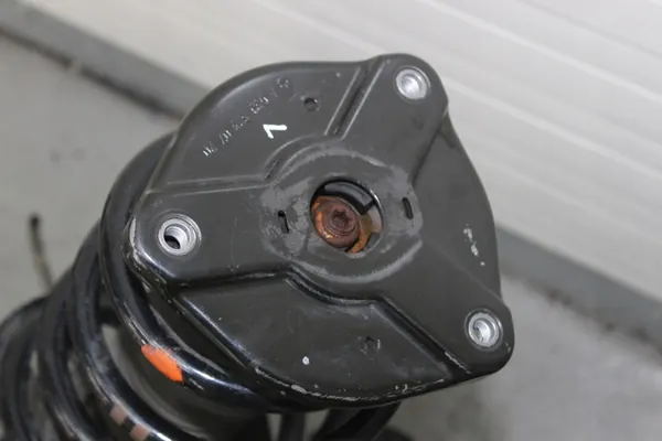 MERCEDES VITO W639 JOUSTO KOLLO HUBI VASEN EDELLÄ A6393300632 image 3