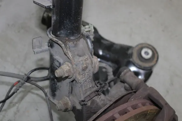 MERCEDES VITO W639 JOUSTO KOLLO HUBI VASEN EDELLÄ A6393300632 image 9