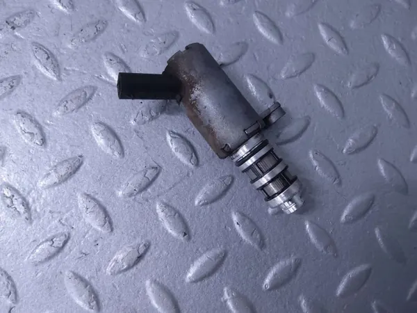 Solenoide de distribución variable Audi Q7 4M 06M115393F image 4