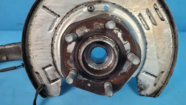 Pivot de roue avant droit Tesla Model 3 OEM 1044316-00-E image 4