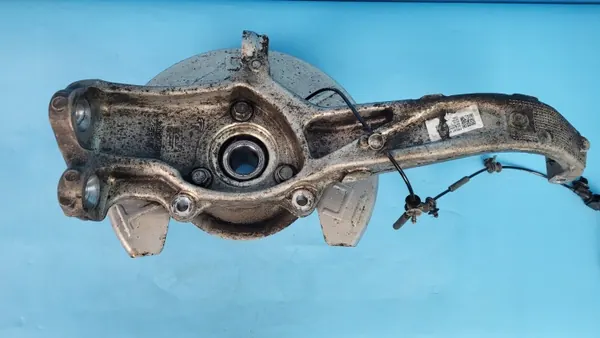 Pivot de roue avant droit Tesla Model 3 OEM 1044316-00-E image 9