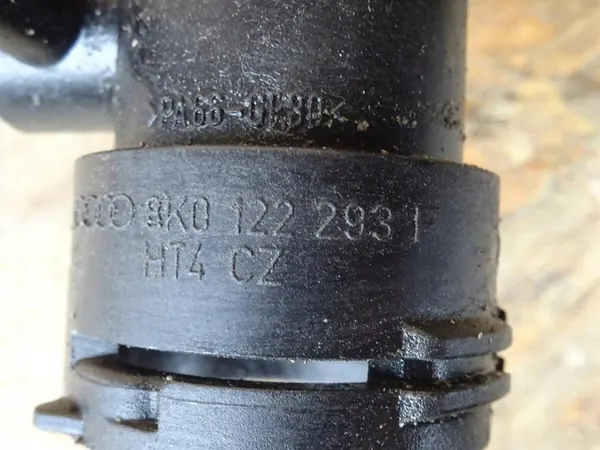 AUDI A4 B8 2.0 TDI Vesiputket OEM 8K0122055B image 4