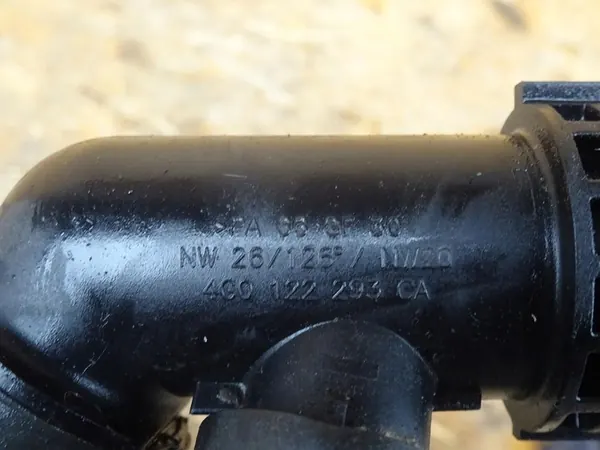 AUDI A4 B8 2.0 TDI Vesiputket OEM 8K0122055B image 5