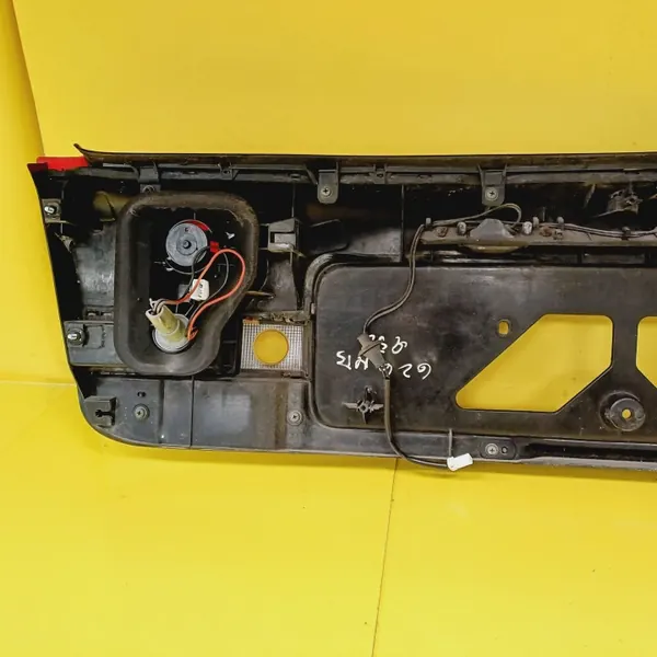 Moldura Porta-Malas Mazda 626 OEM DRC83956 Usado image 10