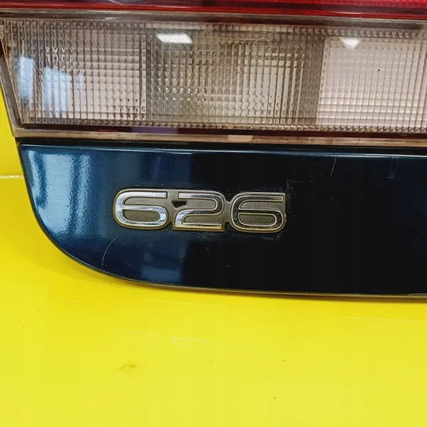 Moldura Porta-Malas Mazda 626 OEM DRC83956 Usado image 4