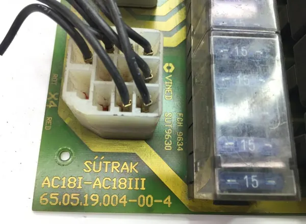 Scania Zekering-PCB OEM 65.05.19.004-00-4 - Gebruikt image 5
