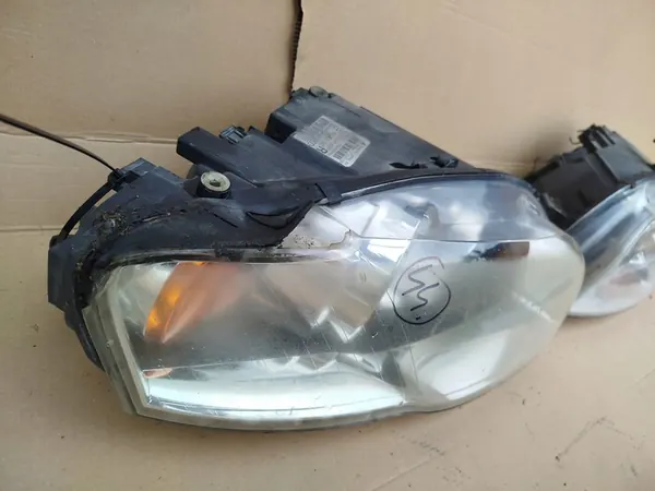 A4 B7 Par de Faros Derecho + Izquierdo Versión Inglesa OEM image 3