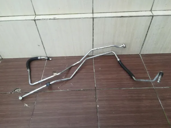 Conduto de óleo caixa Jaguar S-Type OEM 2R837R081AB image 2