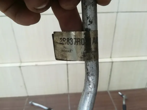 Conduto de óleo caixa Jaguar S-Type OEM 2R837R081AB image 3