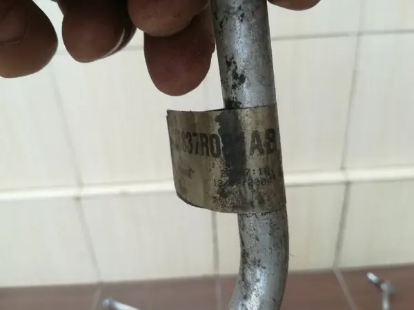 Conduto de óleo caixa Jaguar S-Type OEM 2R837R081AB image 4
