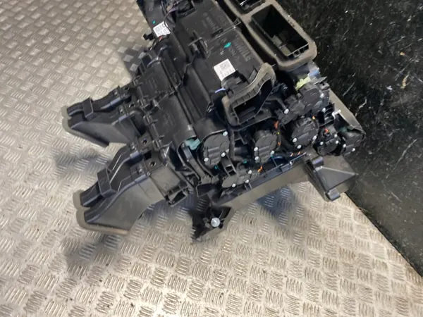 BMW iX 2023 Puhallinkotelo OEM HZ5A2BAE0 image 3