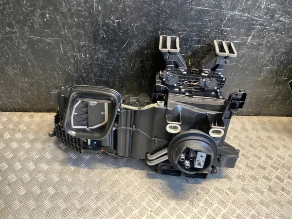 BMW iX 2023 Puhallinkotelo OEM HZ5A2BAE0 image 5