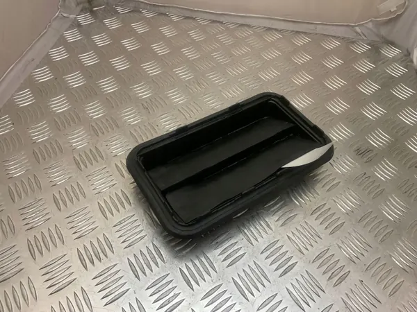 OEM 6294012170 Takapuskurin tuuletusritilä Lexus image 2