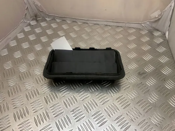OEM 6294012170 Takapuskurin tuuletusritilä Lexus image 3