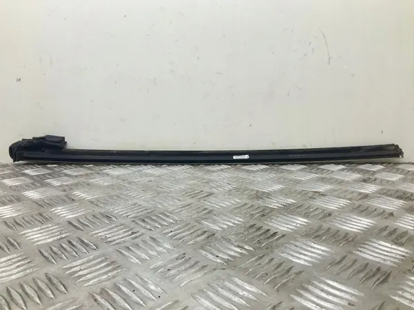Moldura ventana trasera Audi A5 OEM 8F0853763E - Usado image 5