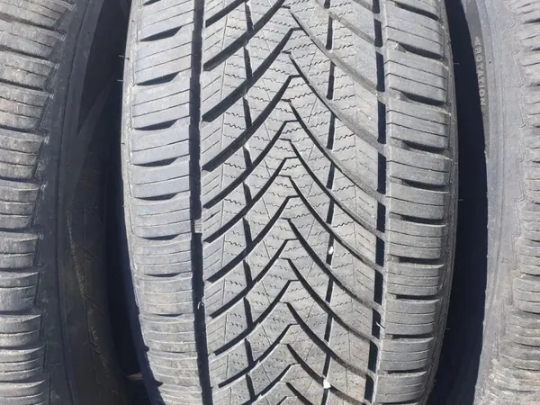 Grelha de porta-malas traseira OEM 22555R16 para Peugeot 607 image 2