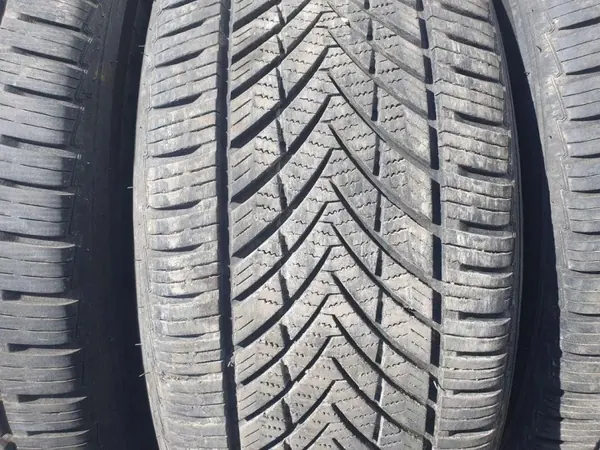 Grelha de porta-malas traseira OEM 22555R16 para Peugeot 607 image 3