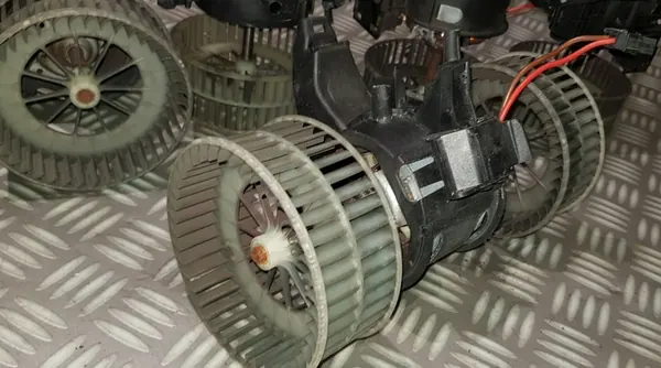 Ventilador de aquecimento BMW E60 E61 E63 E64 OEM 6933910 image 8