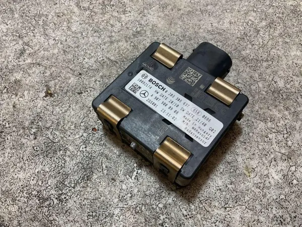Radar Mercedes-Benz OEM 0203305637 - Usado image 2