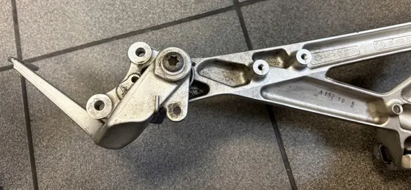 BMW K 1300 GT K44 Set rechter Fußrasten image 7