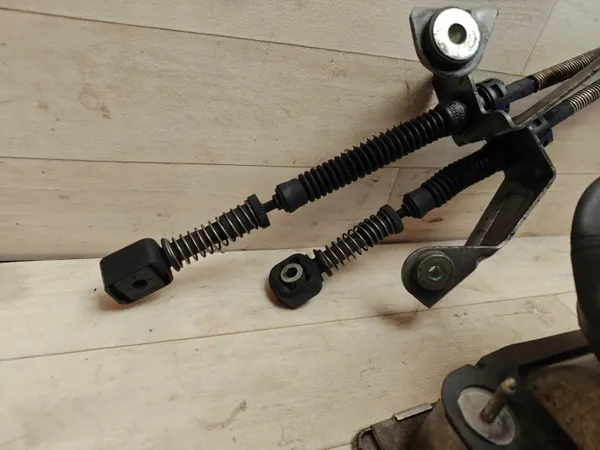 VW Växelmekanism OEM 1K0711061A - Begagnad image 3