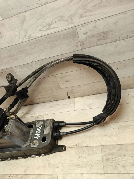 VW Växelmekanism OEM 1K0711061A - Begagnad image 4