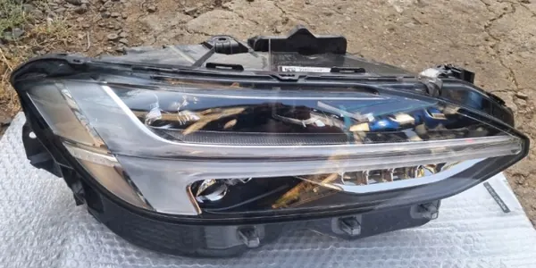Volvo V90 S90 Voll LED rechter Scheinwerfer OEM 31655759 image 2