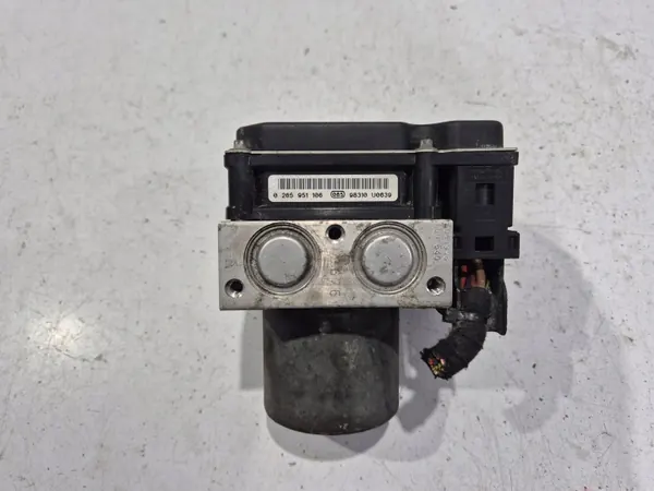 Pompe ABS OEM A0014468989 pour Mercedes Vito Viano image 5