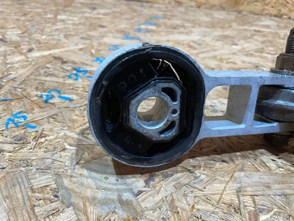 Fiat Bravo II 1.9 JTD Engine Mount Rear OEM 46789378 image 6