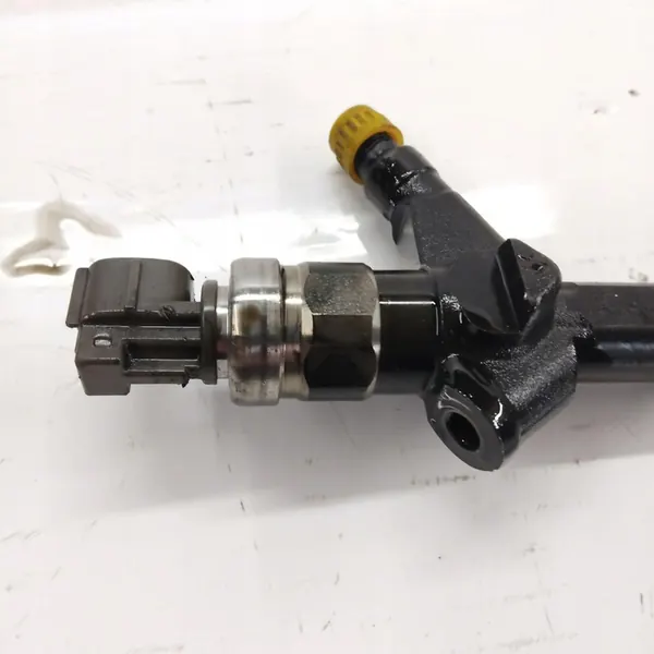 Injektor Nissan Almera X-Trail T30 2.2 DI image 6