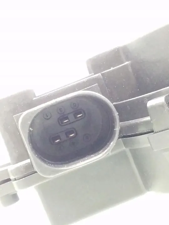 Porsche Taycan 9J1 Pièce d'Occasion OE 9J1827888 image 3