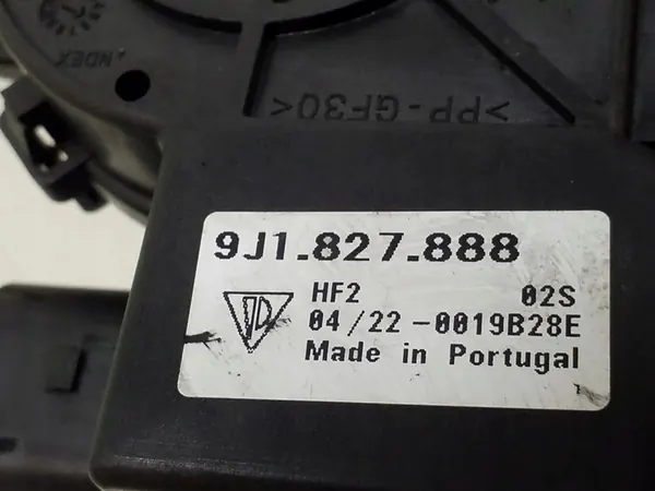 Porsche Taycan 9J1 Pièce d'Occasion OE 9J1827888 image 4