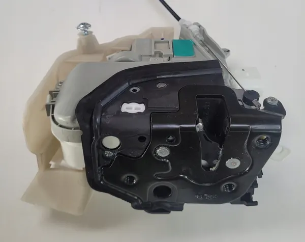 AUDI A4 A5 B8 Q5 Vänster Framdörrslås 8J1837015F image 4