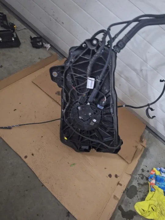 Tanque AdBlue OEM 5WA131877L para Audi A3 8Y 2.0 TDI image 3