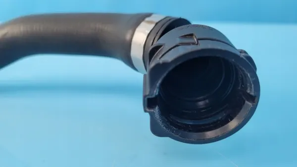 Mangueira refrigerante Mercedes W206 C200 22r OEM A2065017100 image 10