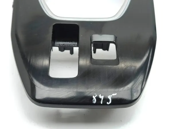 Nissan Qashqai J12 2021 keskikonsolin koriste OEM 969366UN2B image 6