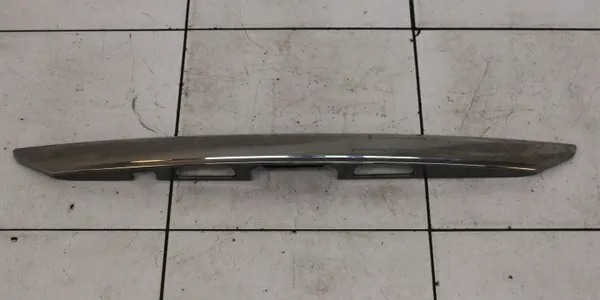 Toyota Yaris III Kofferraumleiste OEM 76801-52350 image 2