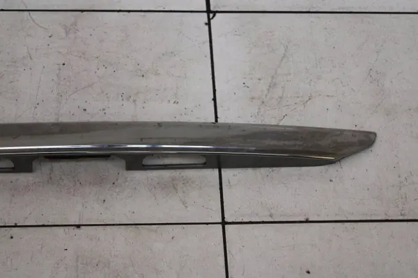 Toyota Yaris III Kofferraumleiste OEM 76801-52350 image 3