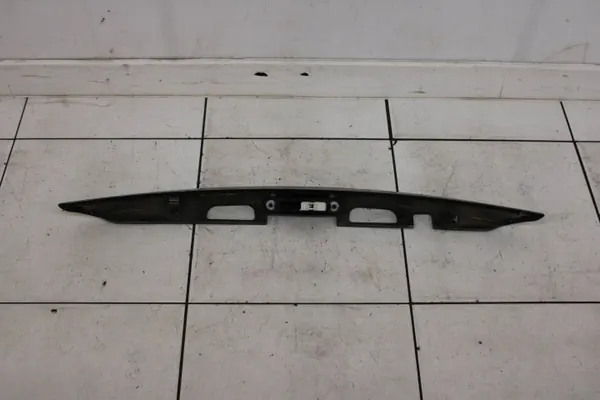 Toyota Yaris III Kofferraumleiste OEM 76801-52350 image 4